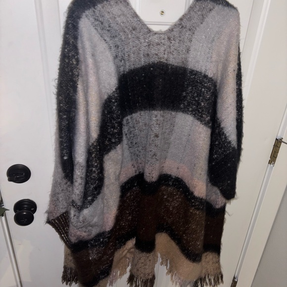 Sonoma Textured Knit Shawl in Earth Tones - Picture 3 of 3